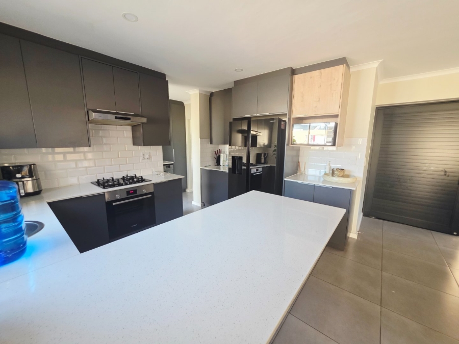 5 Bedroom Property for Sale in Sandown Western Cape